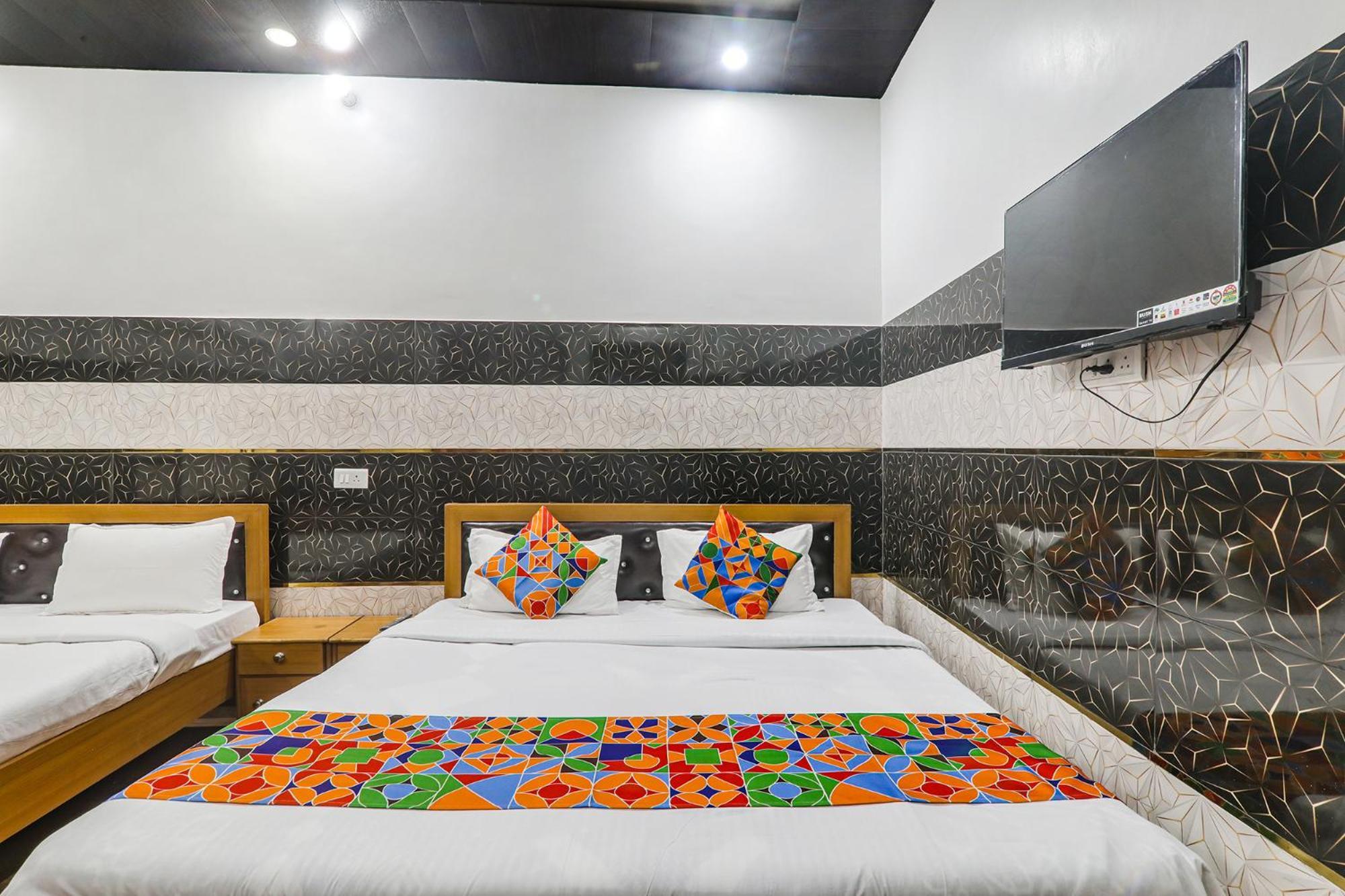 Ayodhya Fabexpress Milan Palace מראה חיצוני תמונה