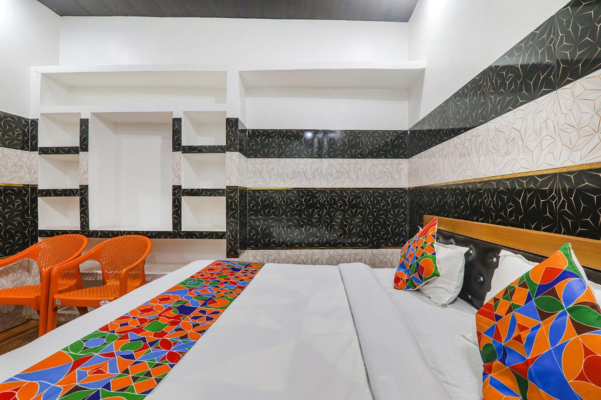 Ayodhya Fabexpress Milan Palace מראה חיצוני תמונה