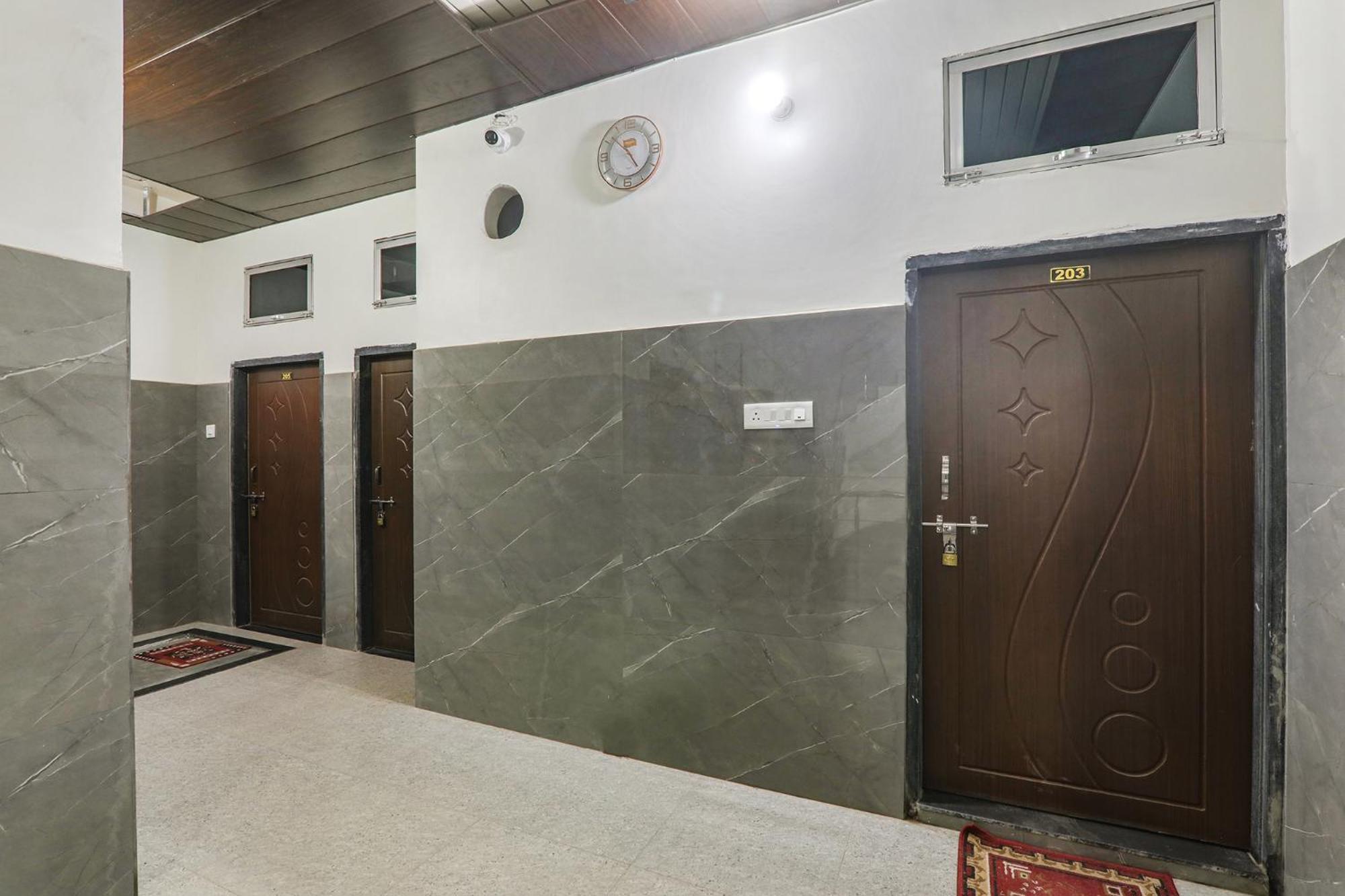 Ayodhya Fabexpress Milan Palace מראה חיצוני תמונה