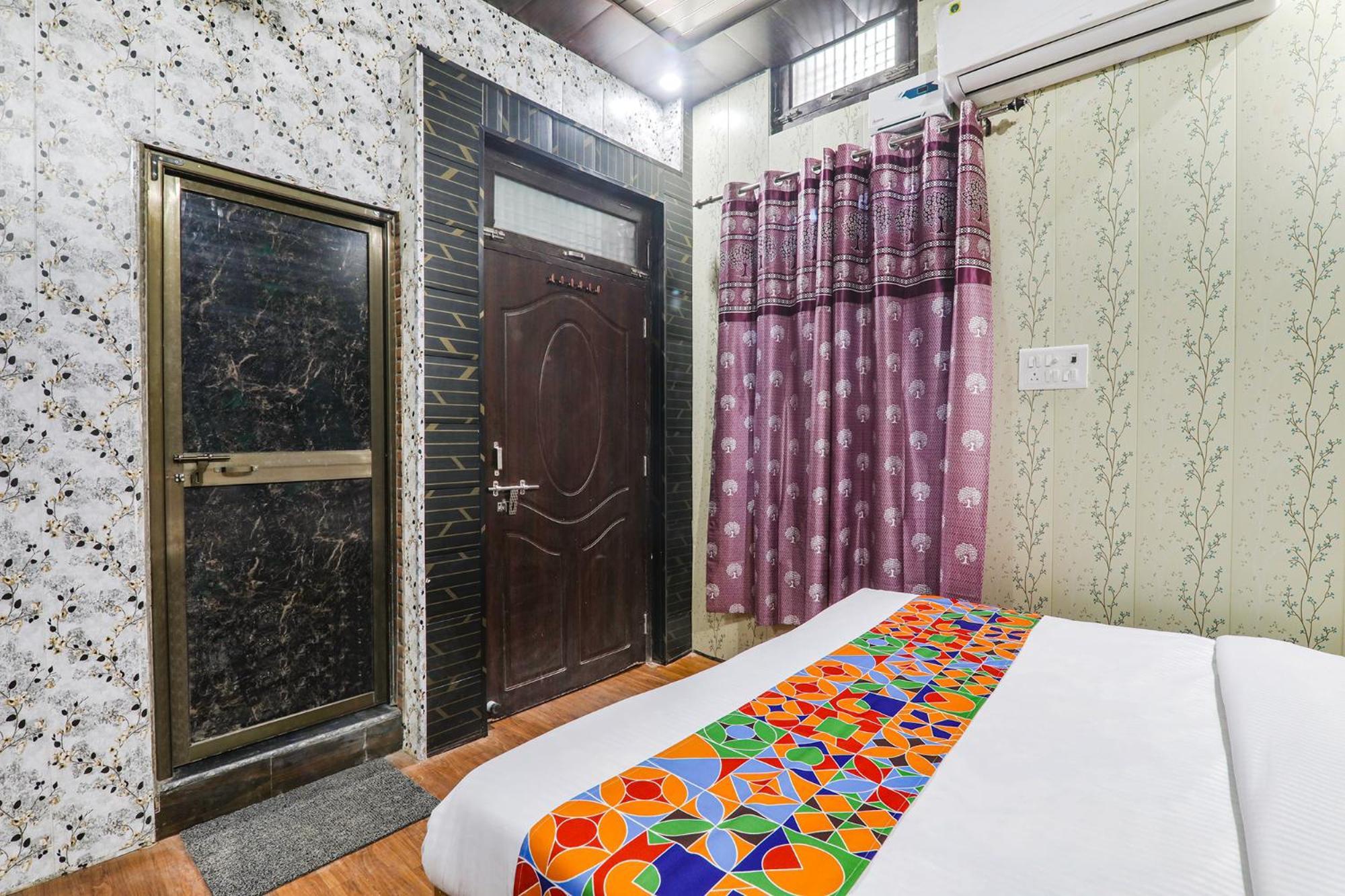 Ayodhya Fabexpress Milan Palace מראה חיצוני תמונה