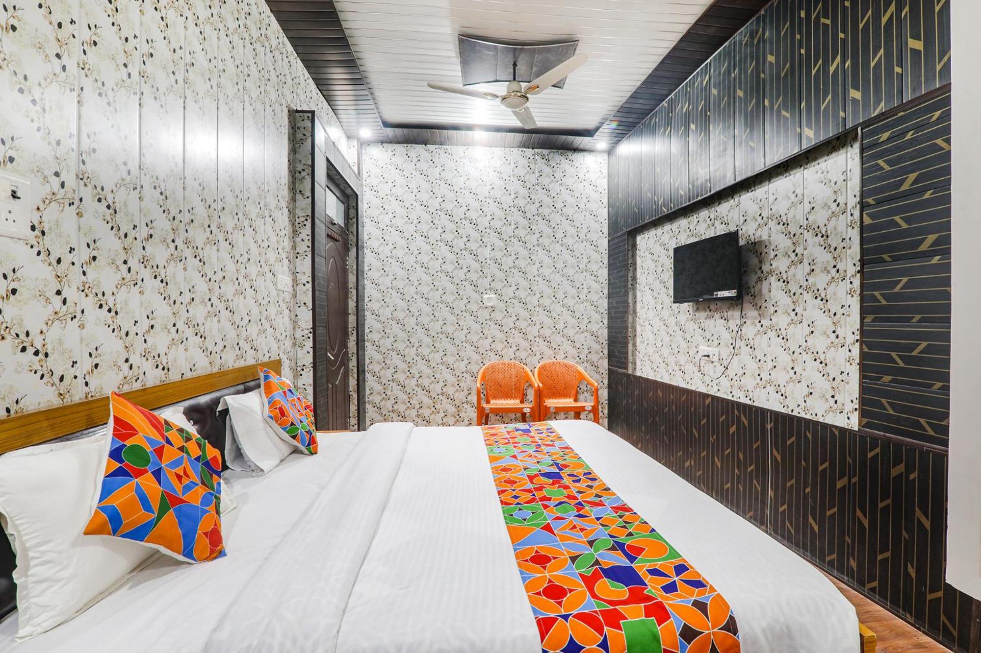 Ayodhya Fabexpress Milan Palace מראה חיצוני תמונה