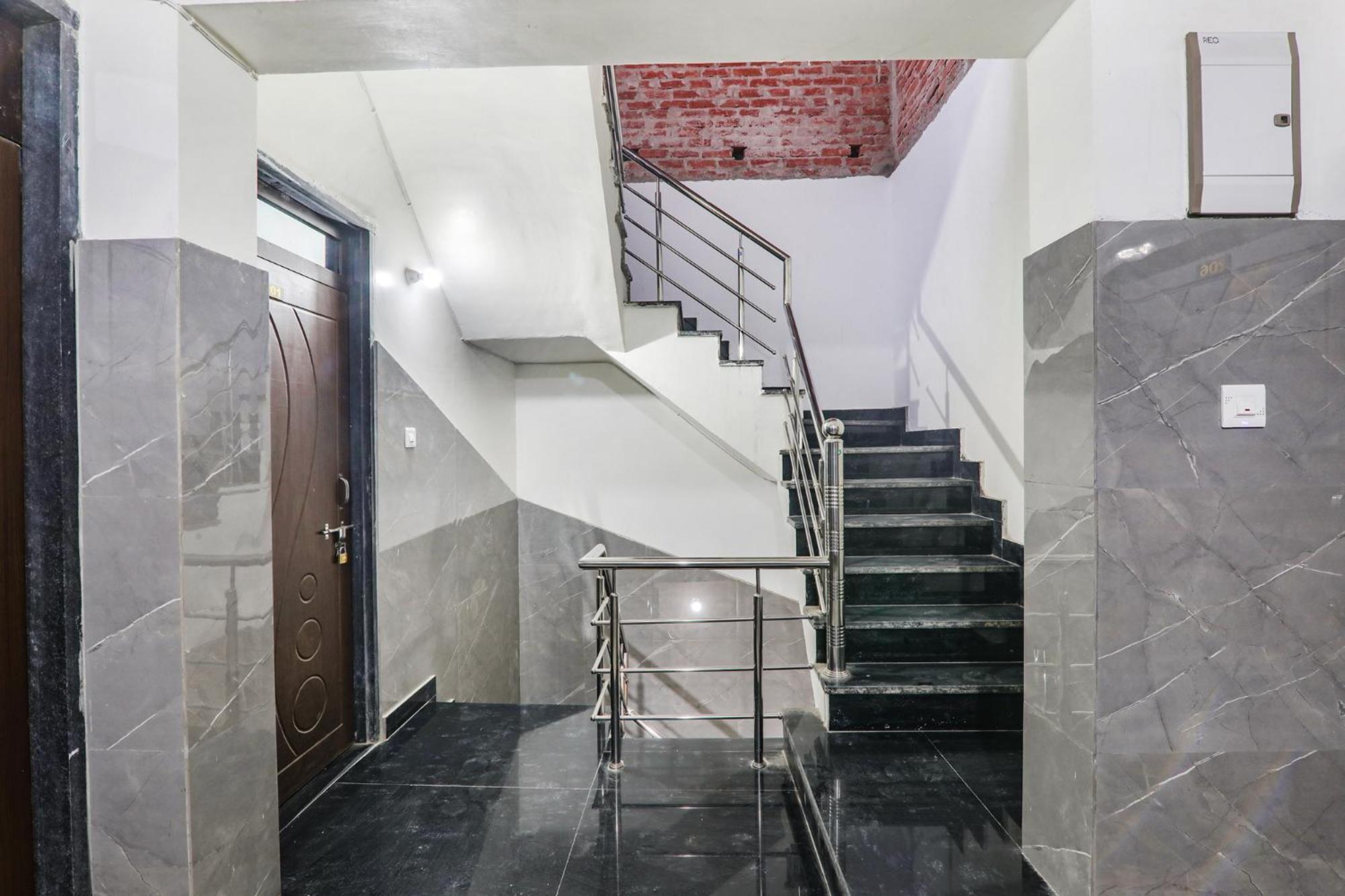Ayodhya Fabexpress Milan Palace מראה חיצוני תמונה