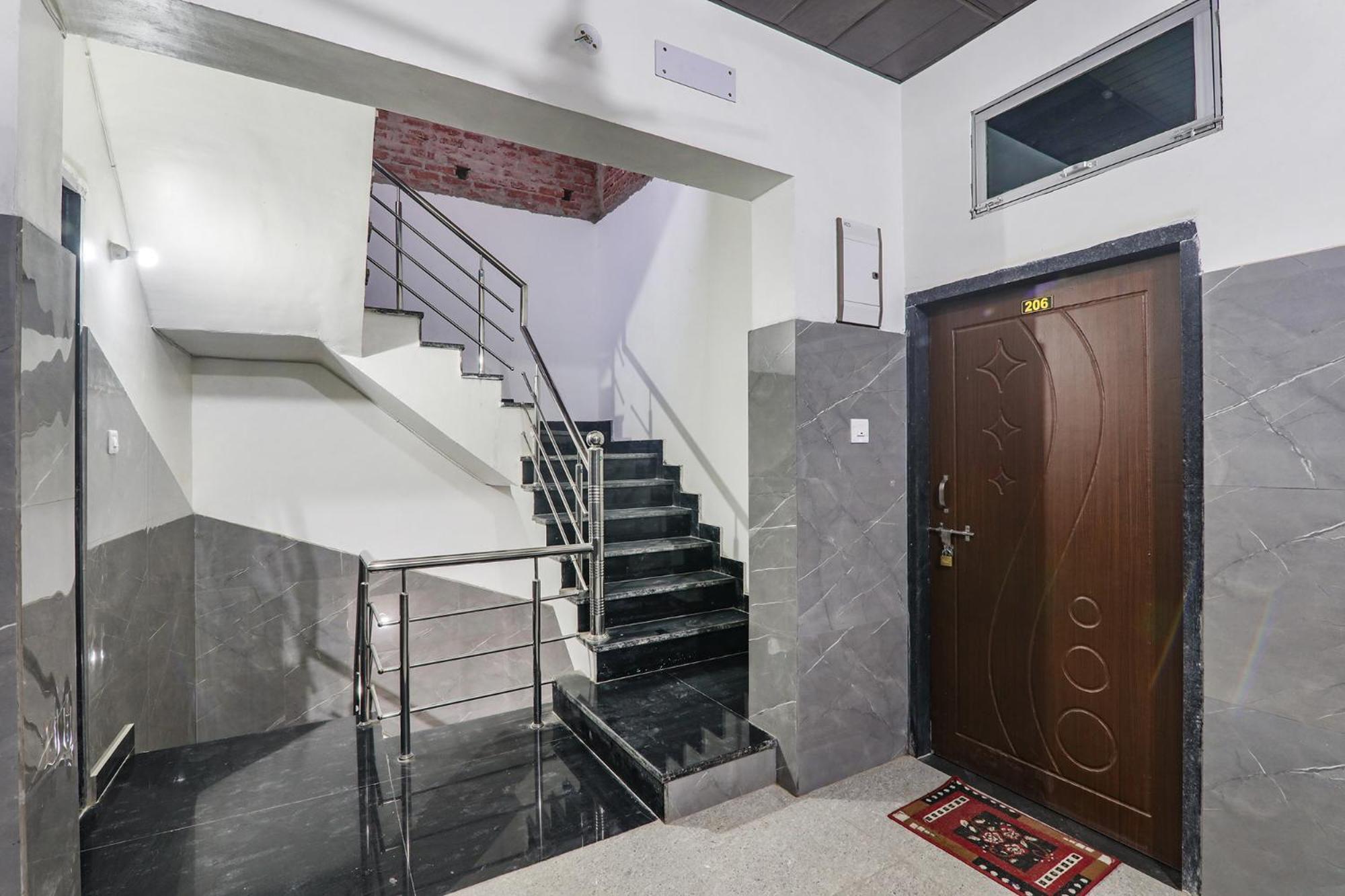 Ayodhya Fabexpress Milan Palace מראה חיצוני תמונה