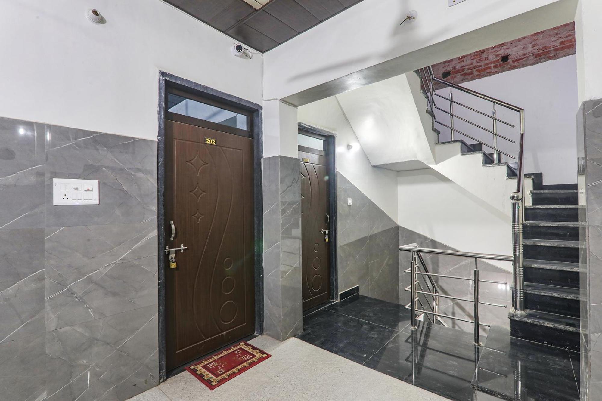 Ayodhya Fabexpress Milan Palace מראה חיצוני תמונה